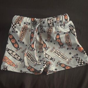 Good Vibes Skateboard Print Shorts